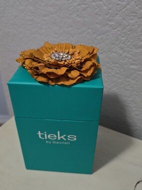 Tieks Teal Box with Golden Flower Topper